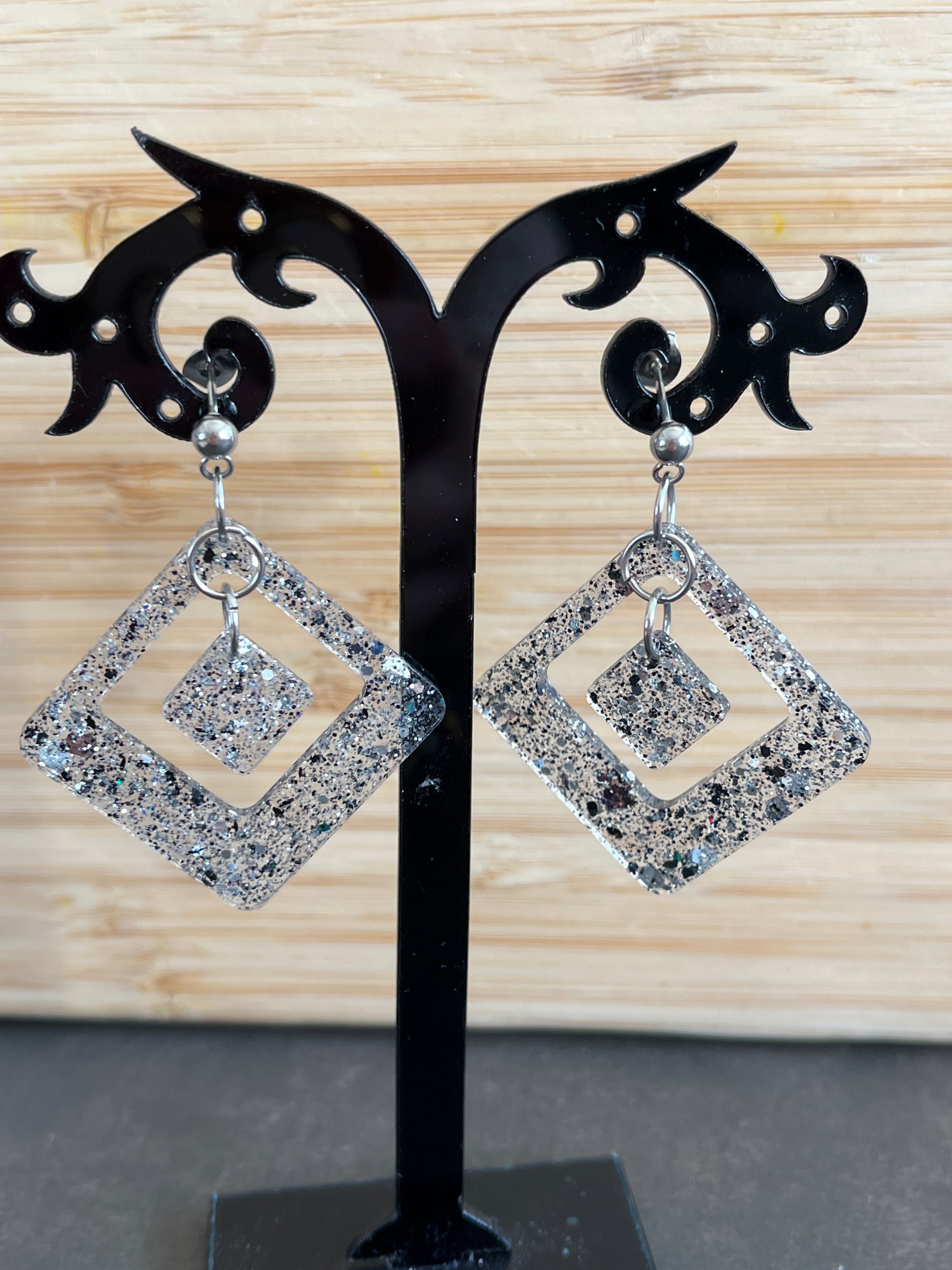 Boucles d’oreilles avec pendants en résine