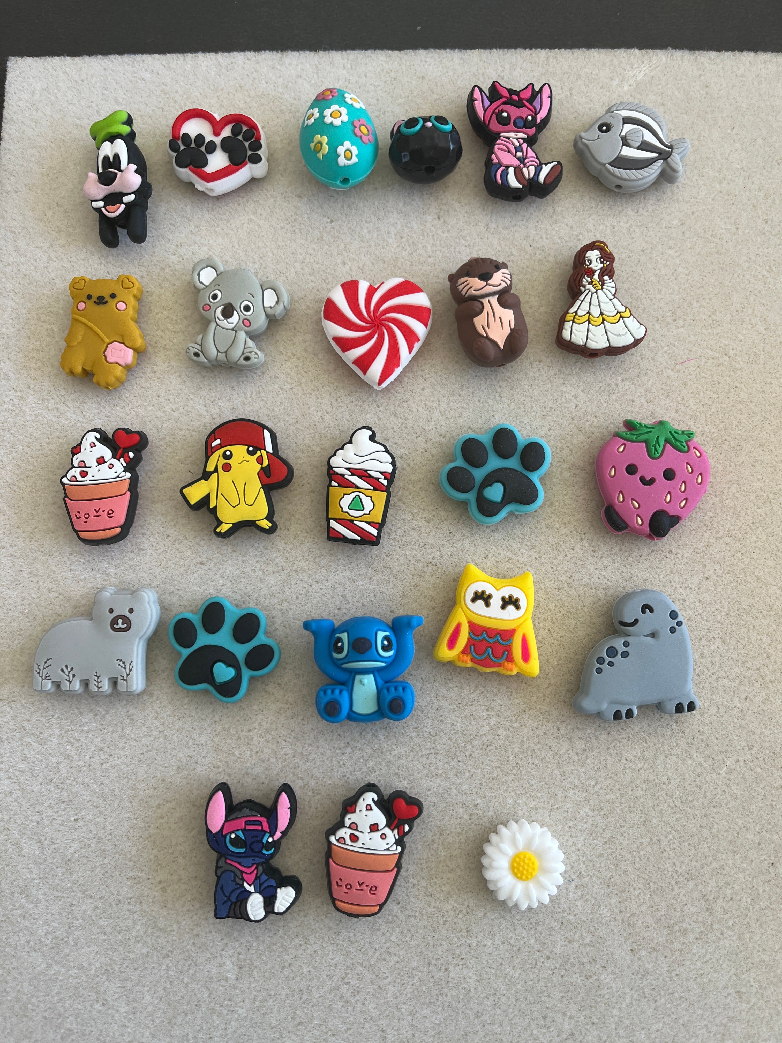 24 figurines silicone