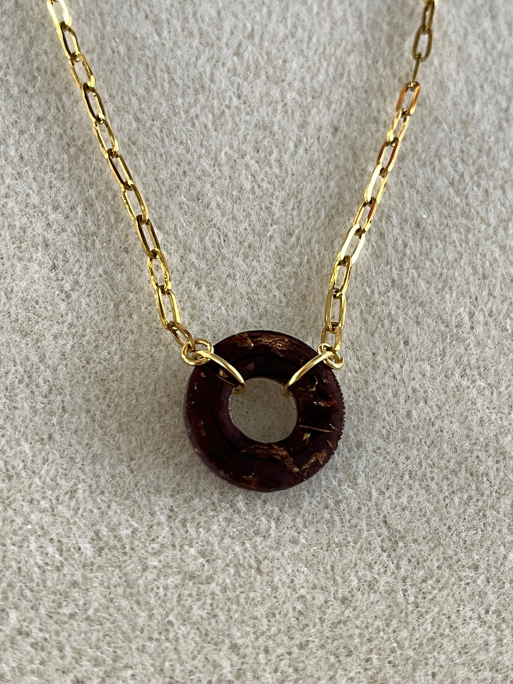 Collier pampille rouge sang