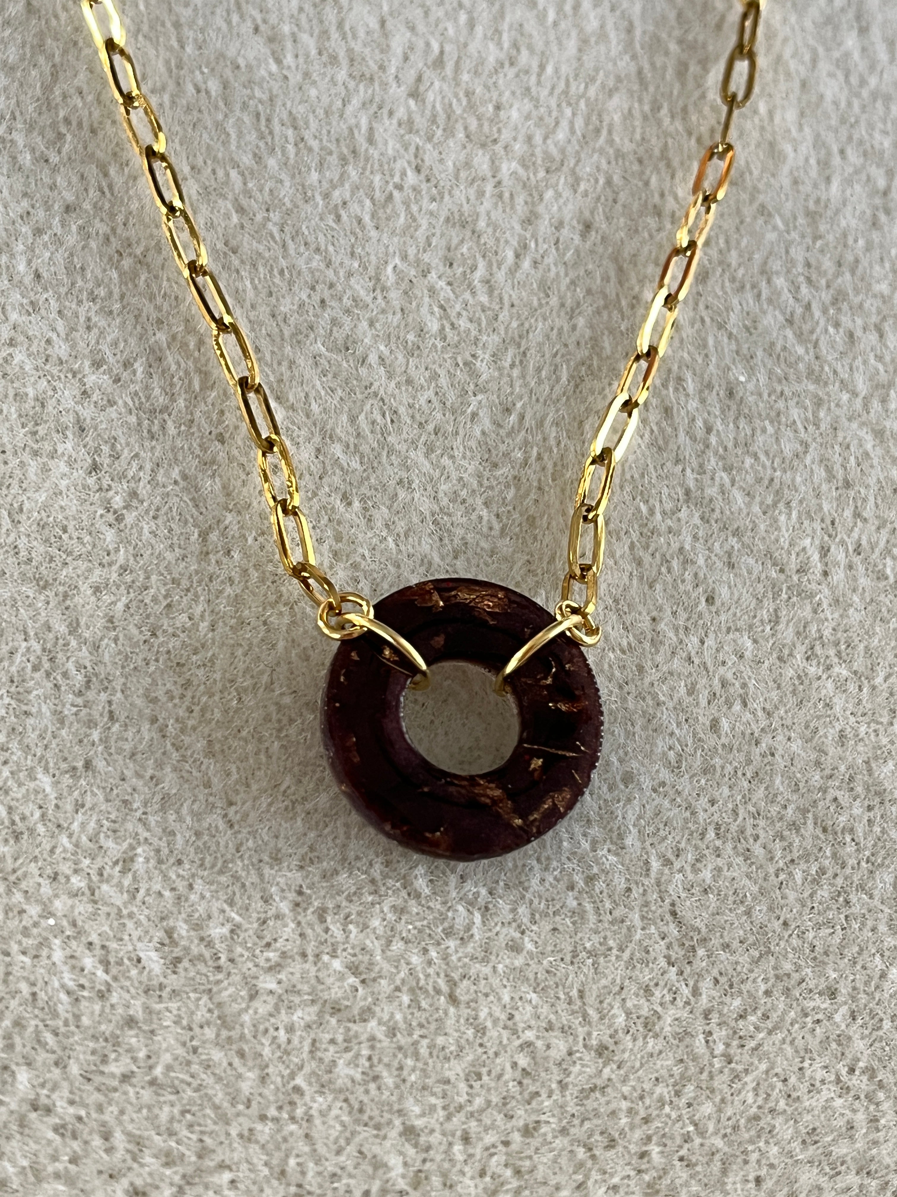 Collier pampille rouge sang