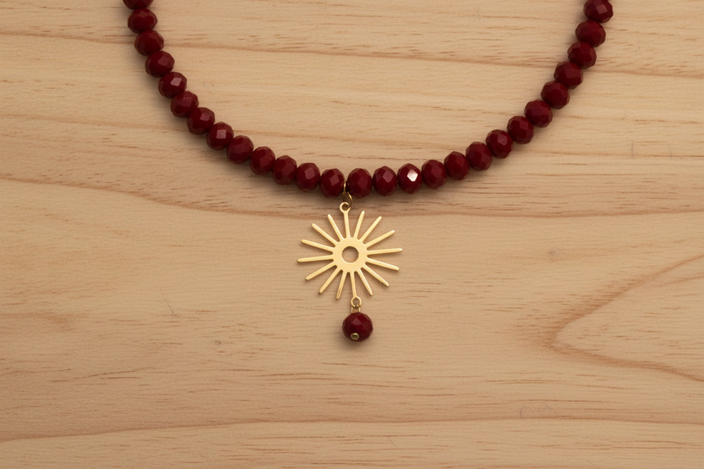 Collier rouge et soleil