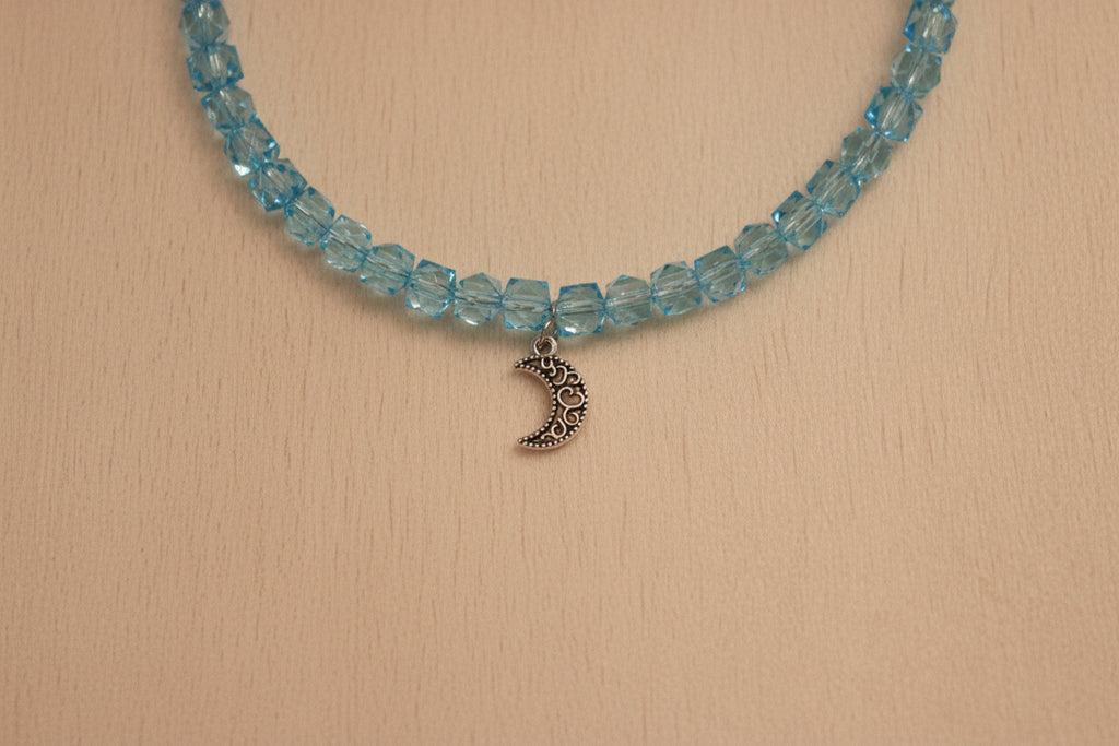 Collier bleu et lune