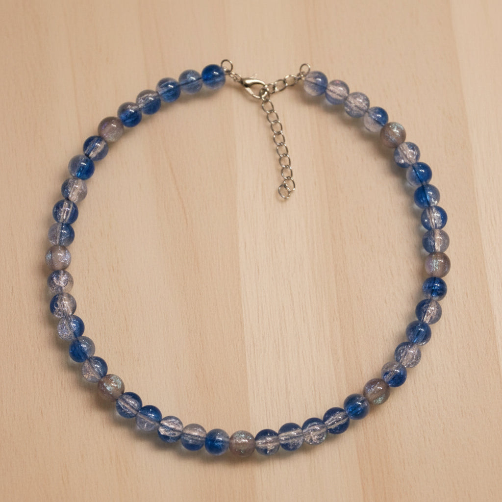 Collier bleu et transparent