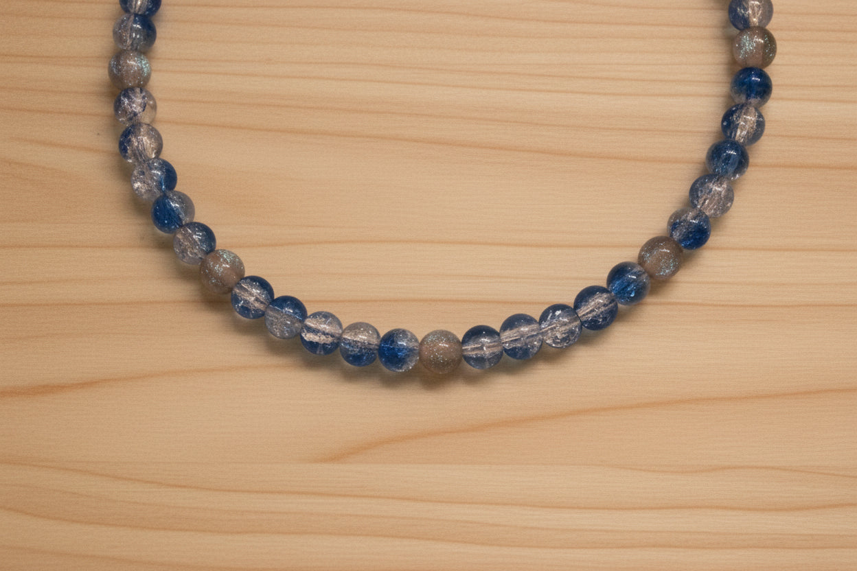 Collier bleu et transparent