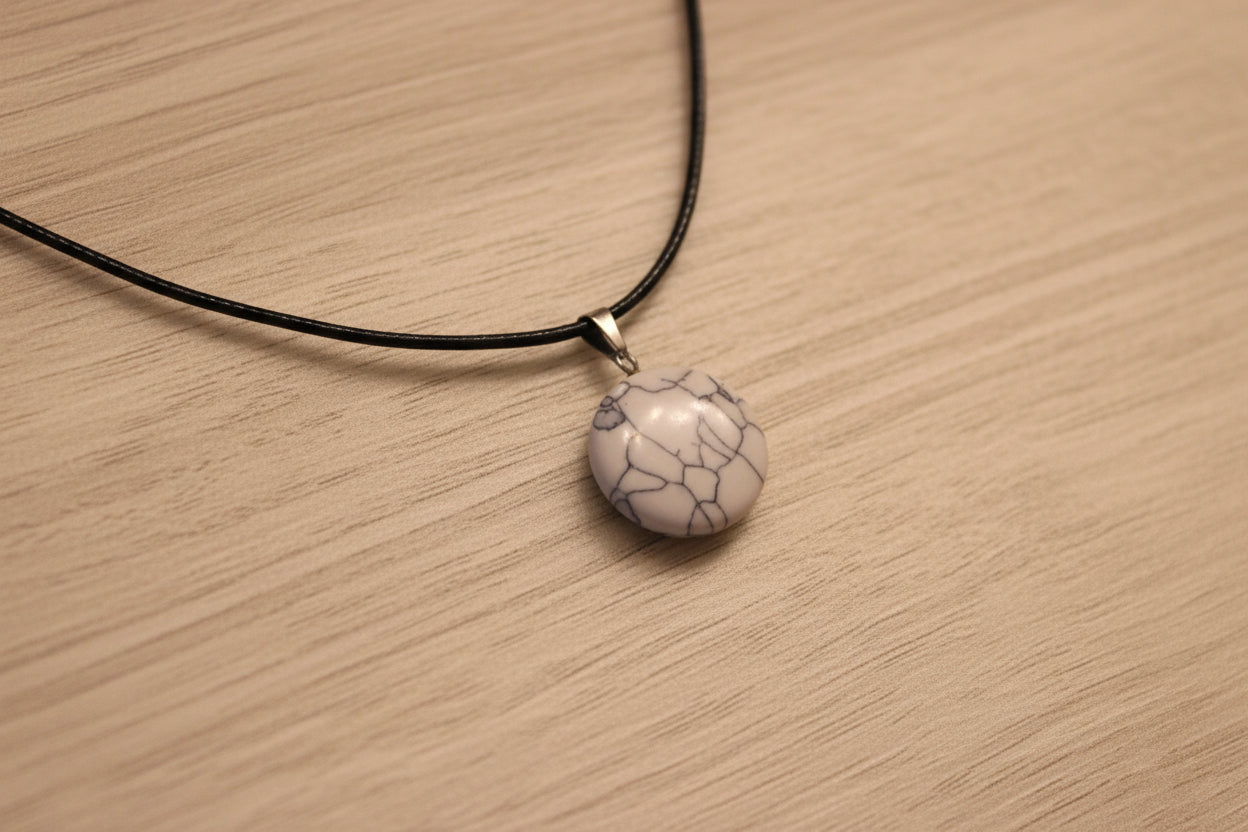 Collier pendentif Howlite blanche