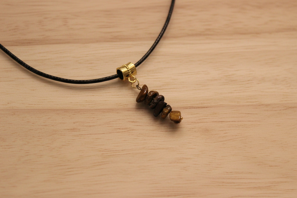 Collier avec pendentif Oeil de tigre chips