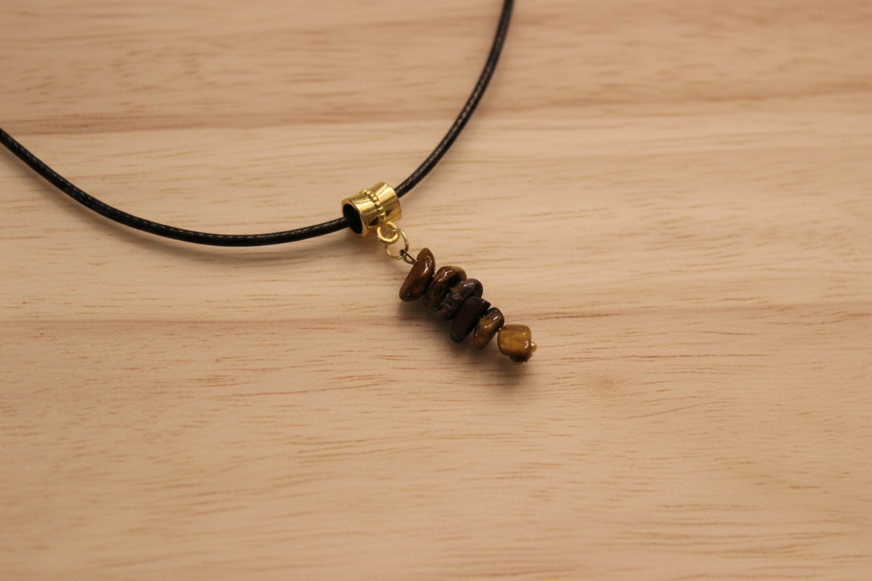 Collier avec pendentif Oeil de tigre chips