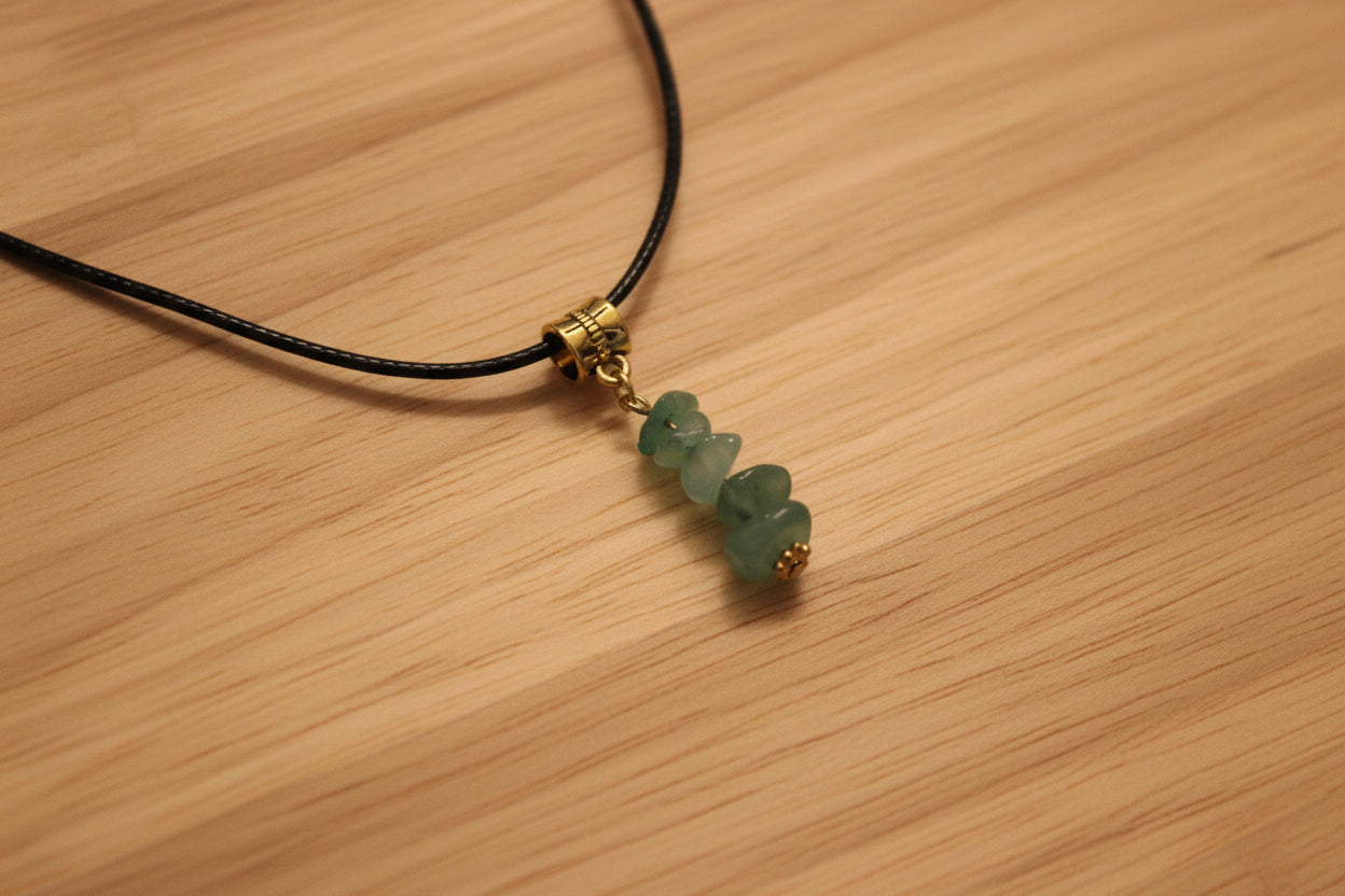 Collier avec pendentif Aventurine verte chips