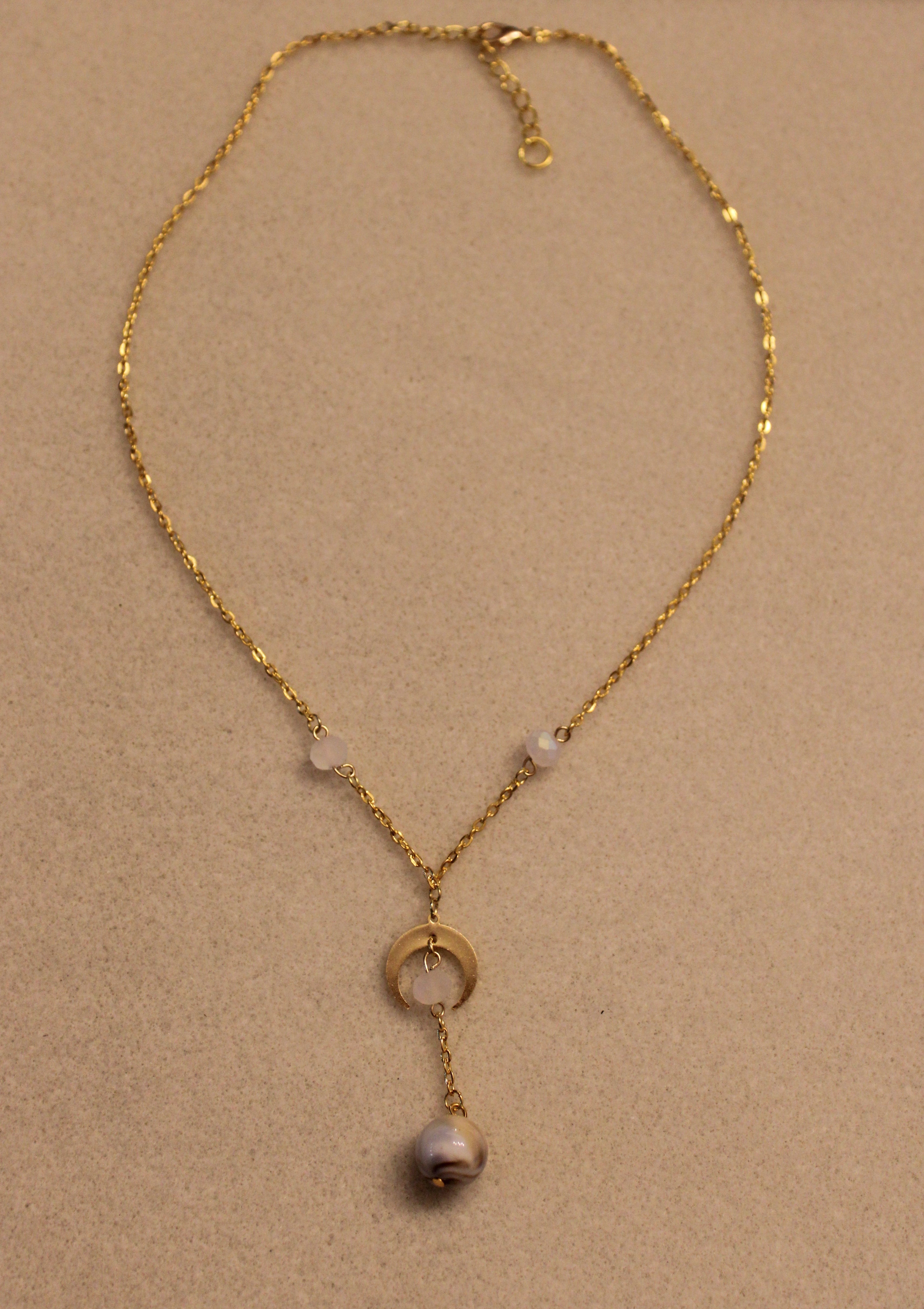 Collier pendentif beige