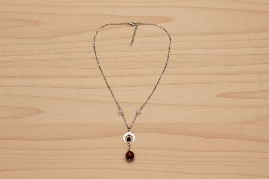 Collier volcanique rouge