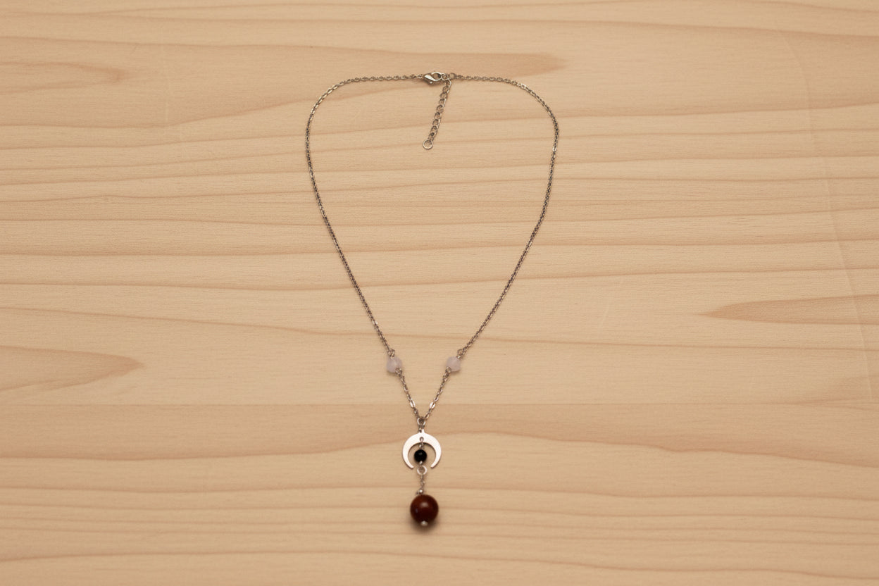 Collier volcanique rouge
