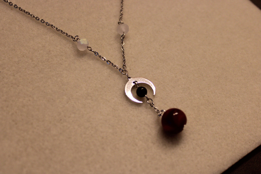 Collier volcanique rouge