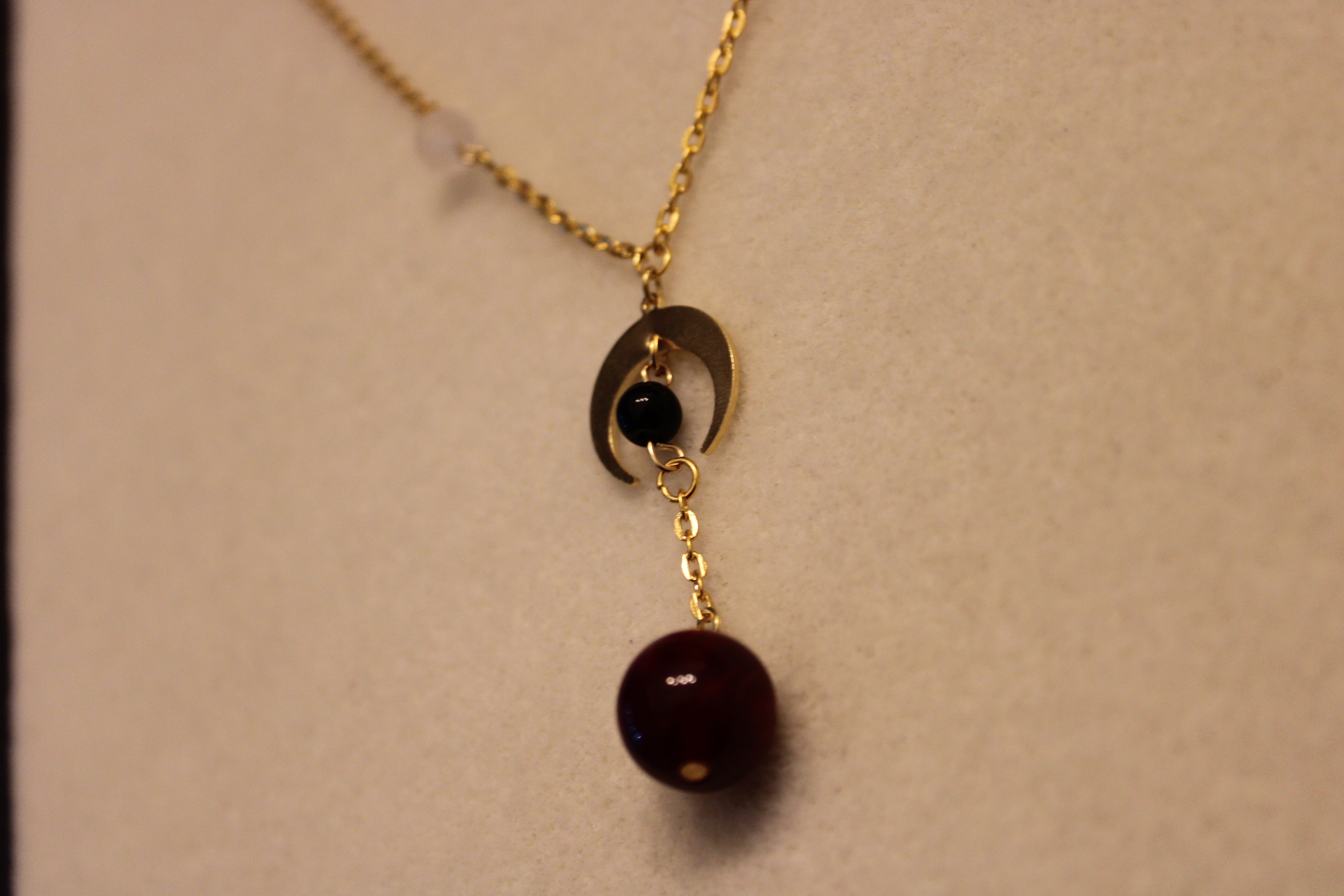 Collier pendentif rouge
