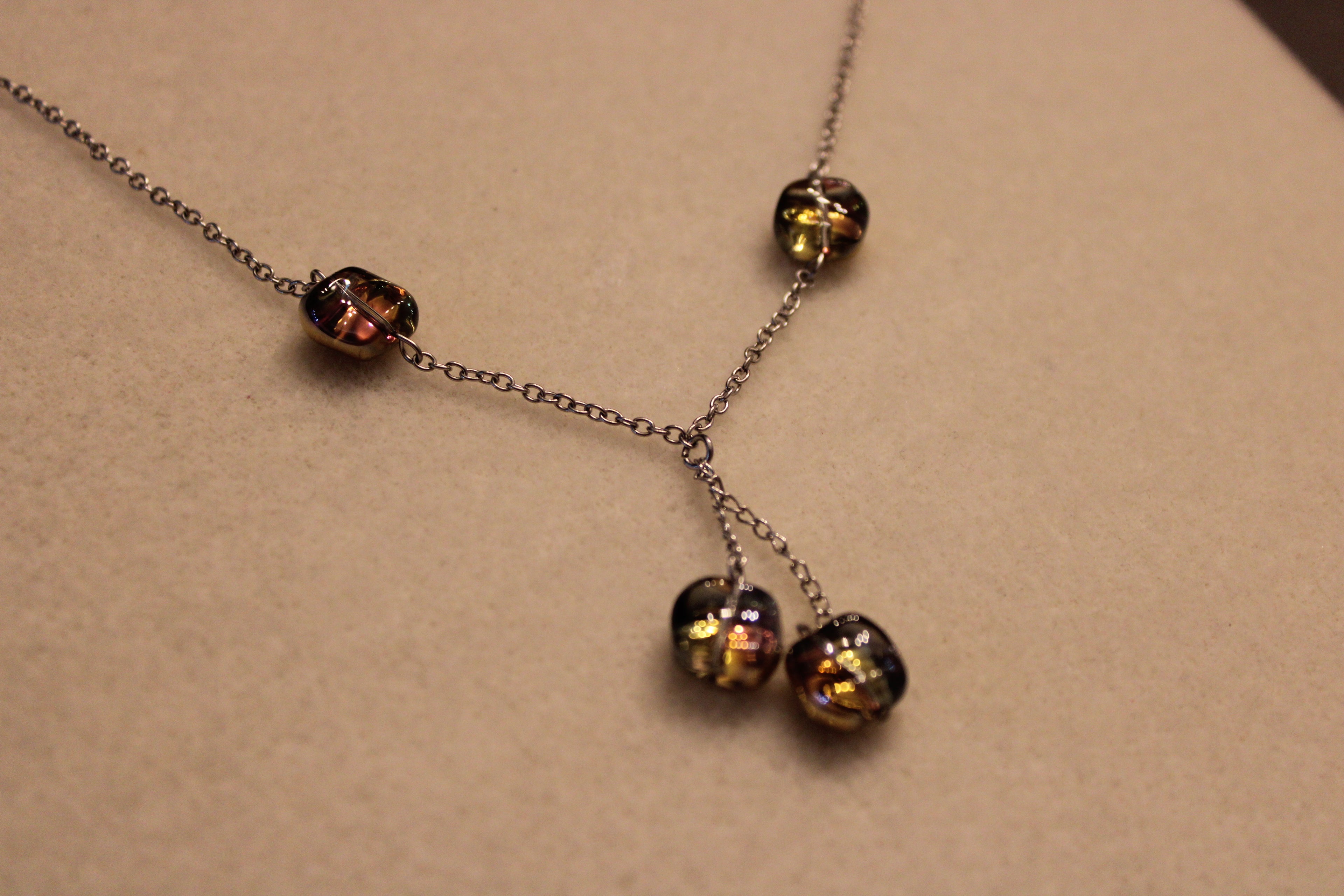 Collier perles dorées avec reflets