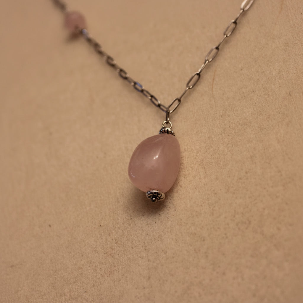 Collier quartz rose avec pendentif