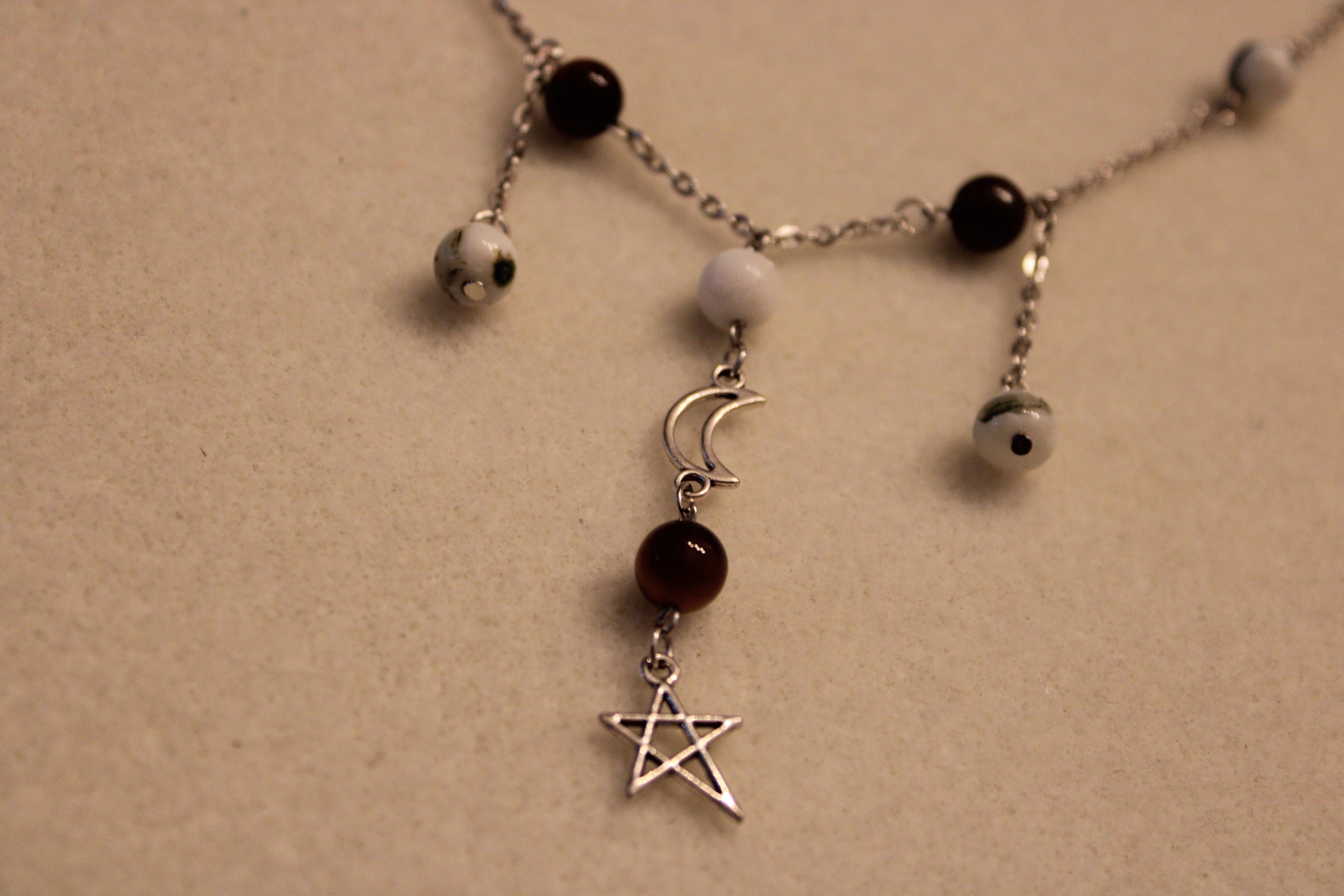 Collier oeil de tigre et agate mousse lune et étoile