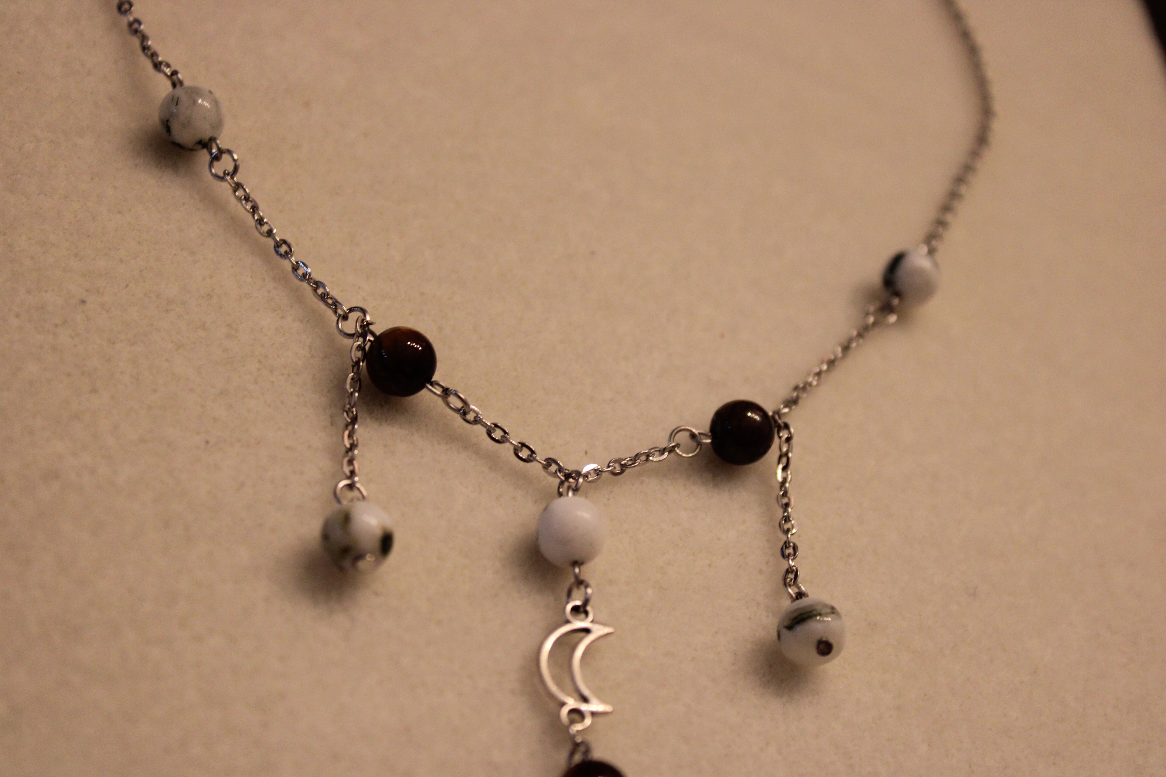 Collier oeil de tigre et agate mousse lune et étoile