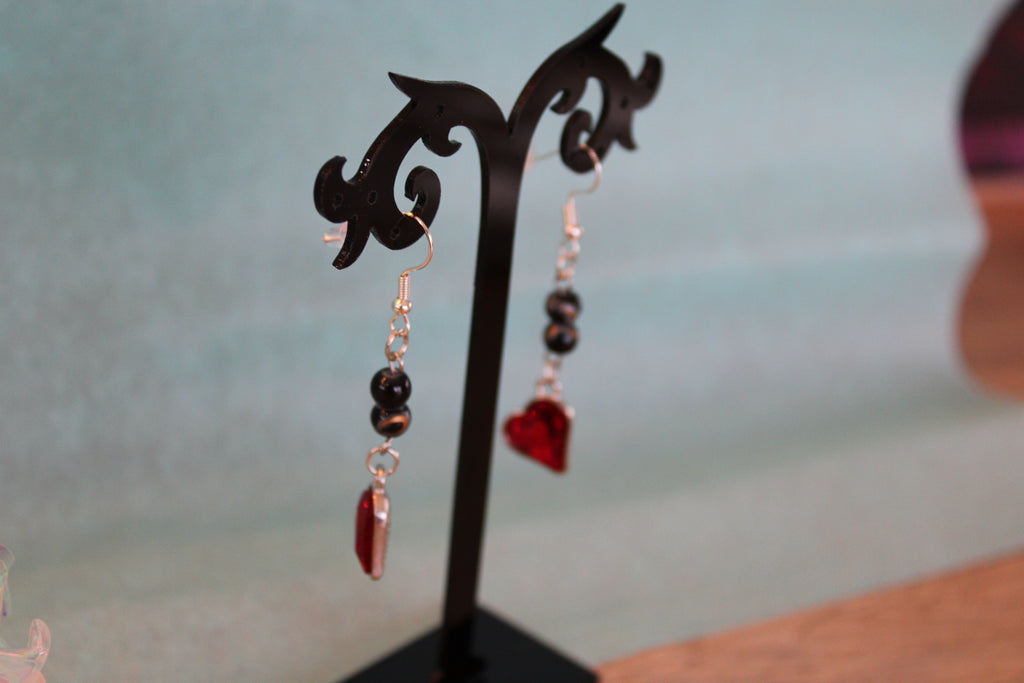 Boucles d'oreilles noir coeur rouge