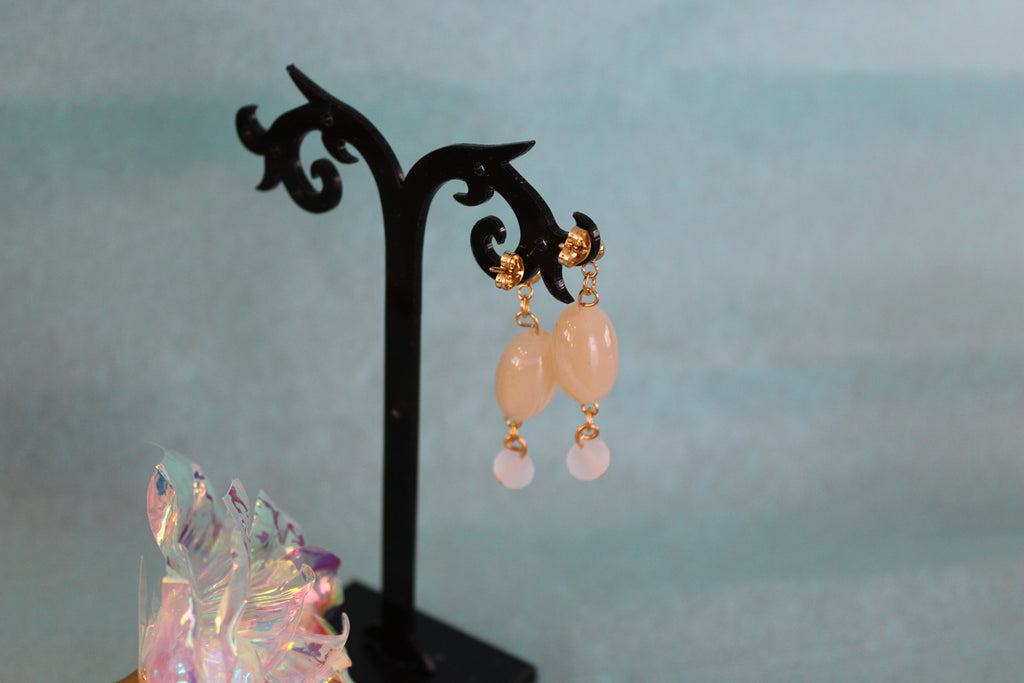 Boucles d'oreilles dorées beige