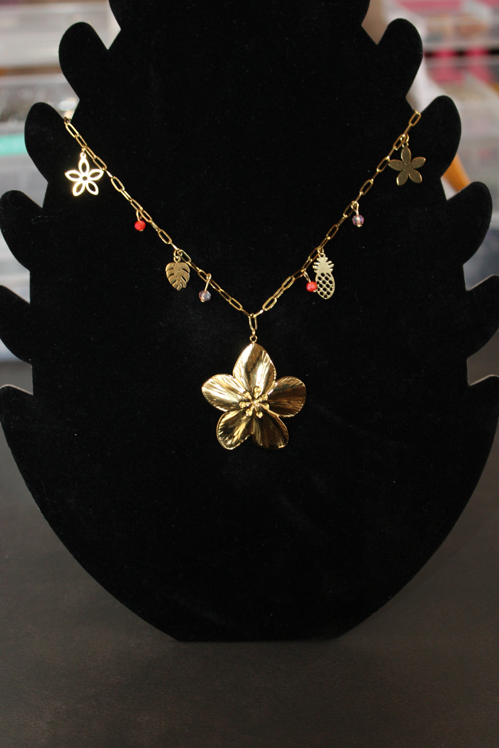 Collier breloque fleur et rose