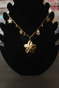 Collier breloque fleur et rose