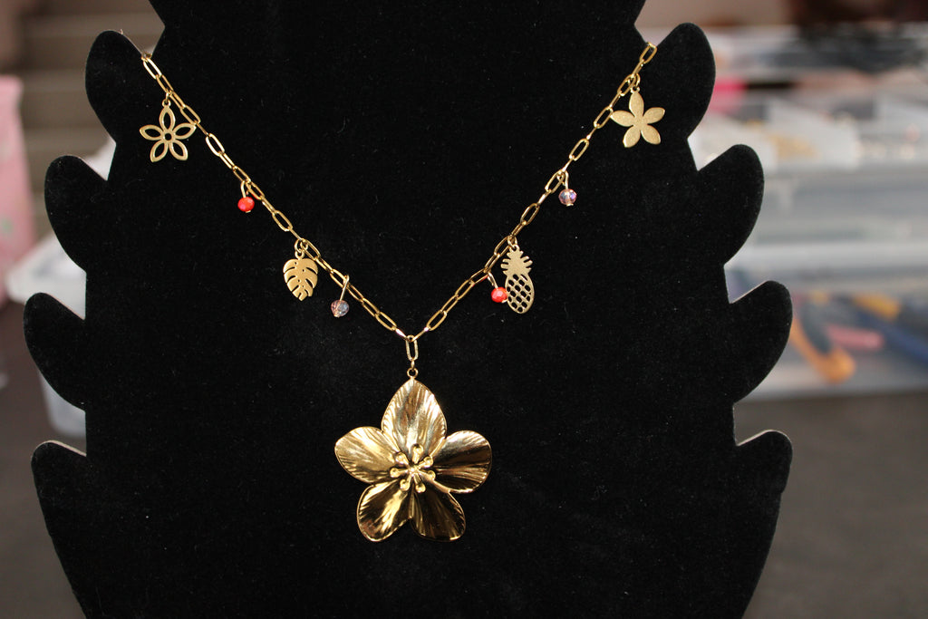 Collier breloque fleur et rose