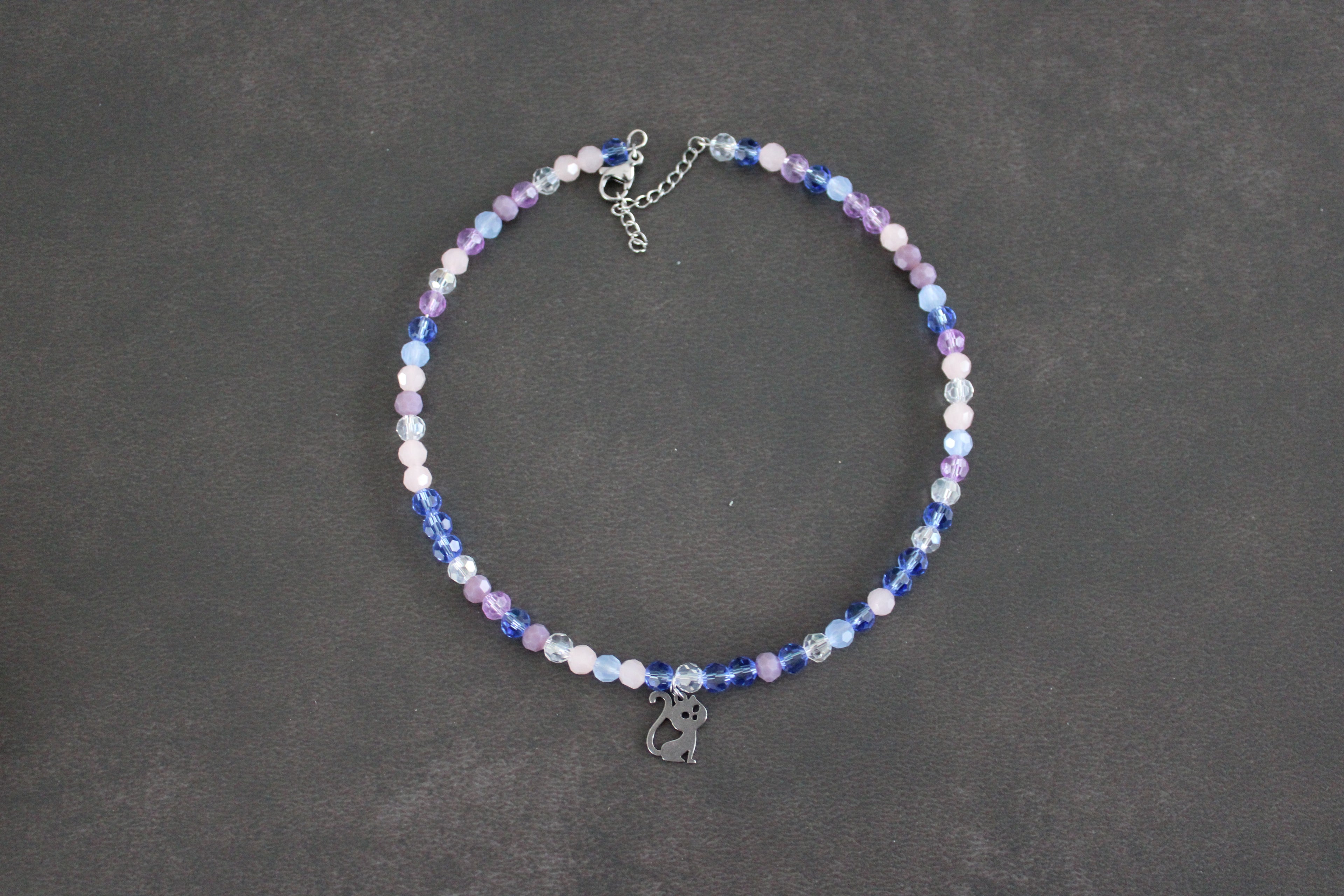 Collier bleu mauve chat argenté
