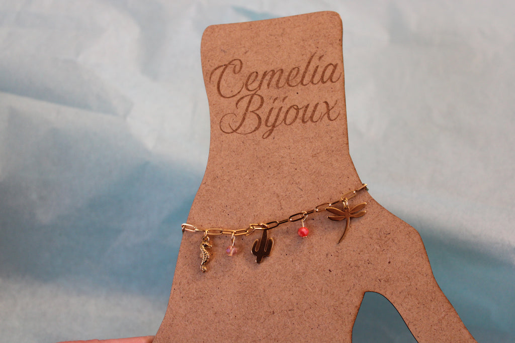 Bracelet breloques et perles roses