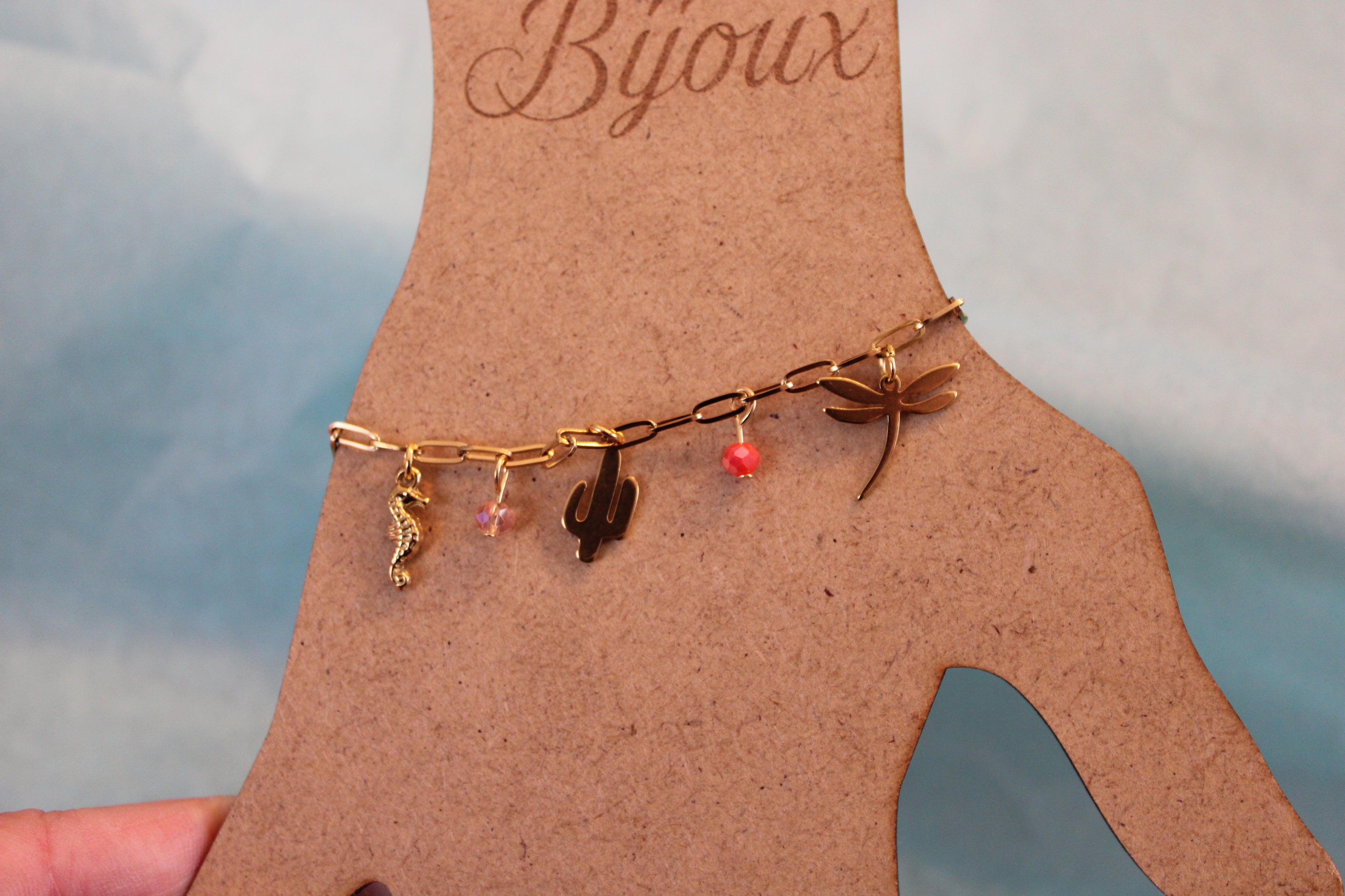Bracelet breloques et perles roses